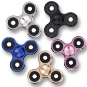 Harjattu alumiini Tri-Spinner sormihyrrä – Pinkki