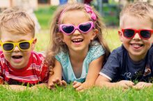 Lasten aurinkolasit – sinisilmäisten tulisi aina pitää aurinkolaseja